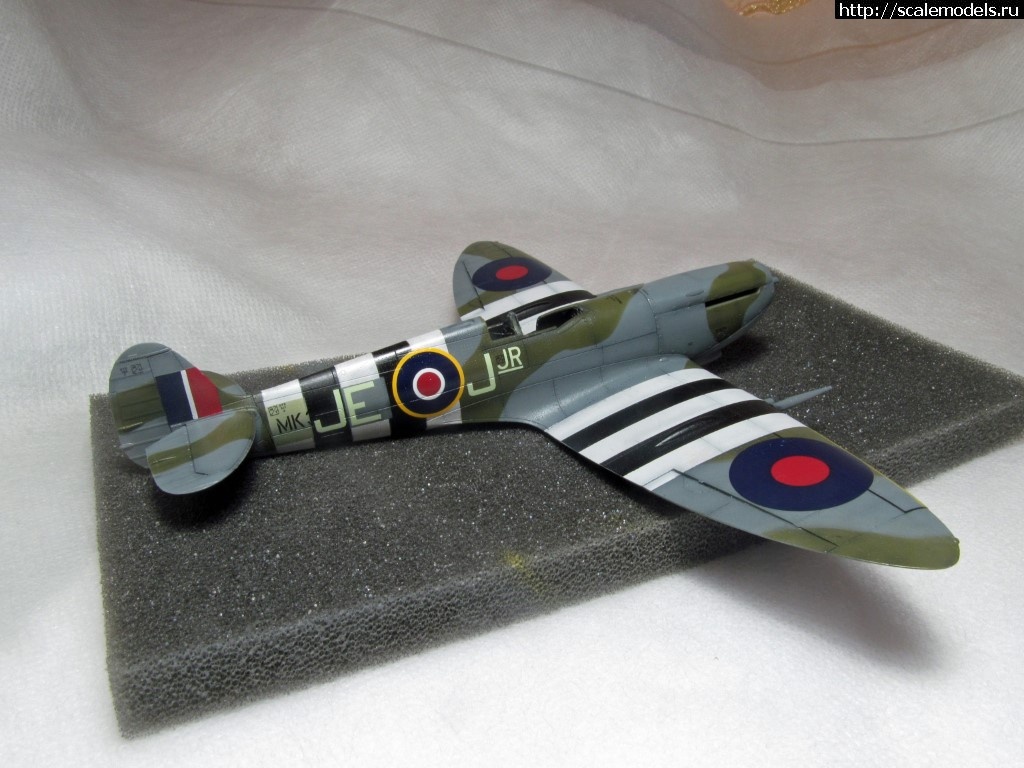 #1376680/ Spitfire Mk. IXe 1/72 Eduard   