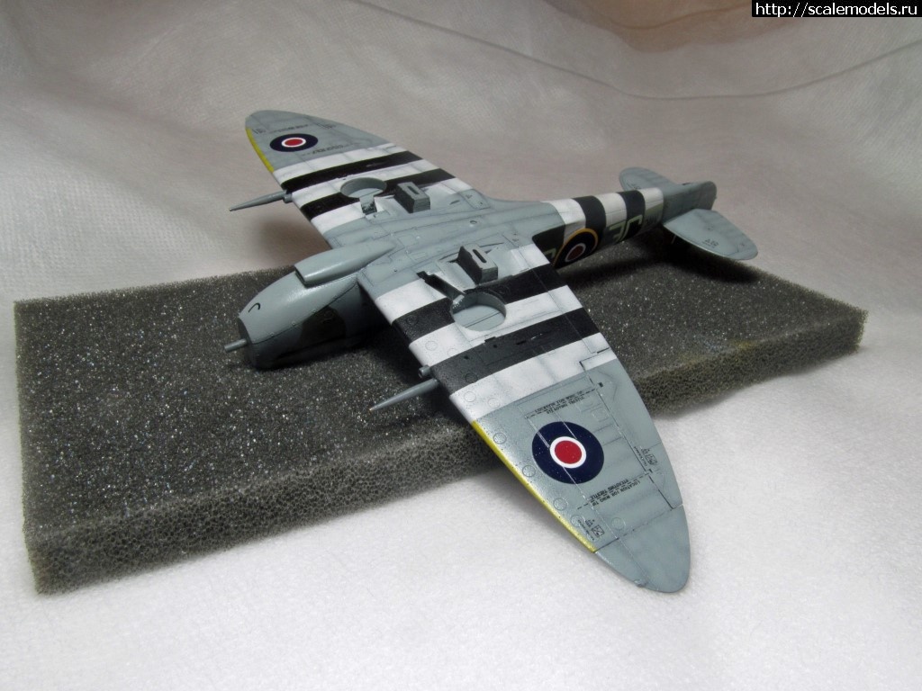 #1376680/ Spitfire Mk. IXe 1/72 Eduard   