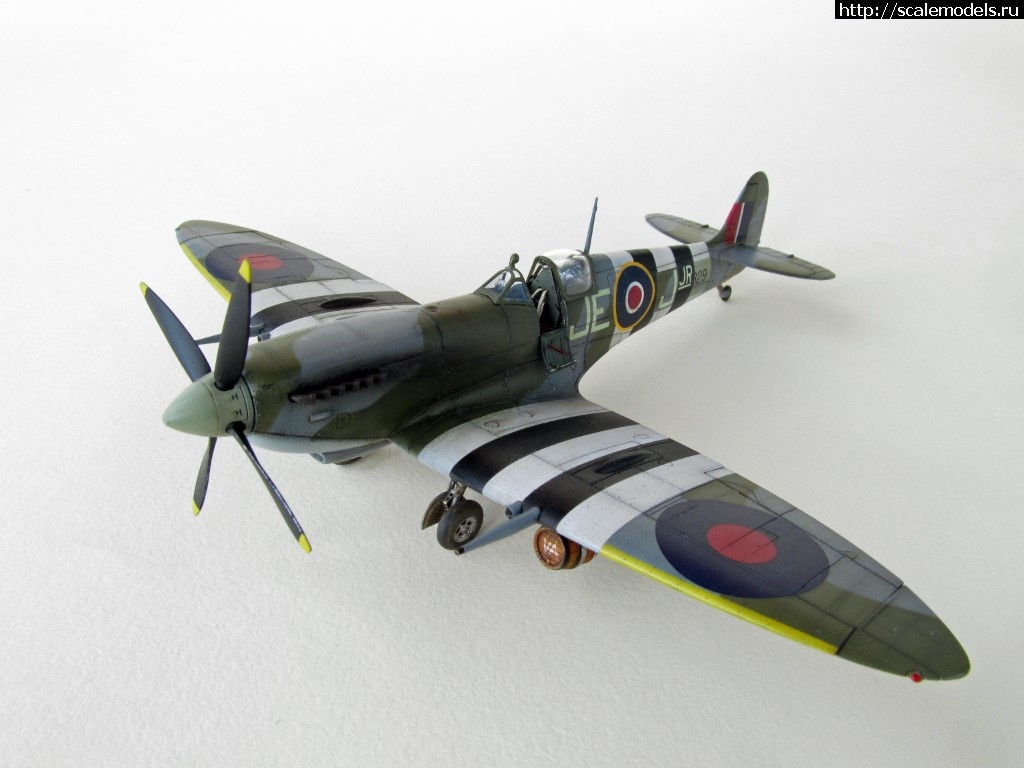 #1379711/ Spitfire Mk. IXe 1/72 Eduard   