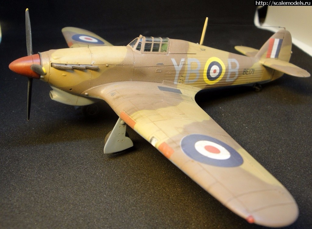 #1389862/ Revell 1/72 Hurricane IIB      