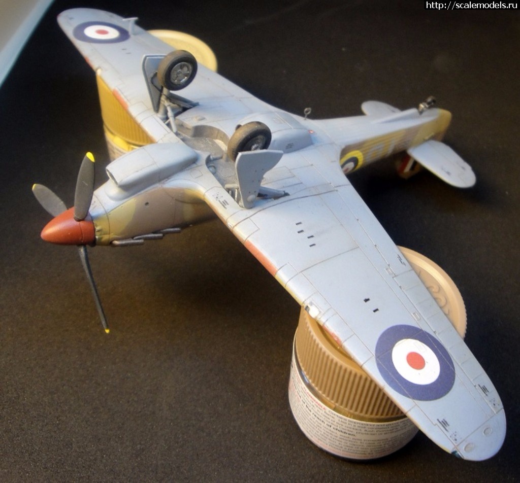 #1389862/ Revell 1/72 Hurricane IIB      