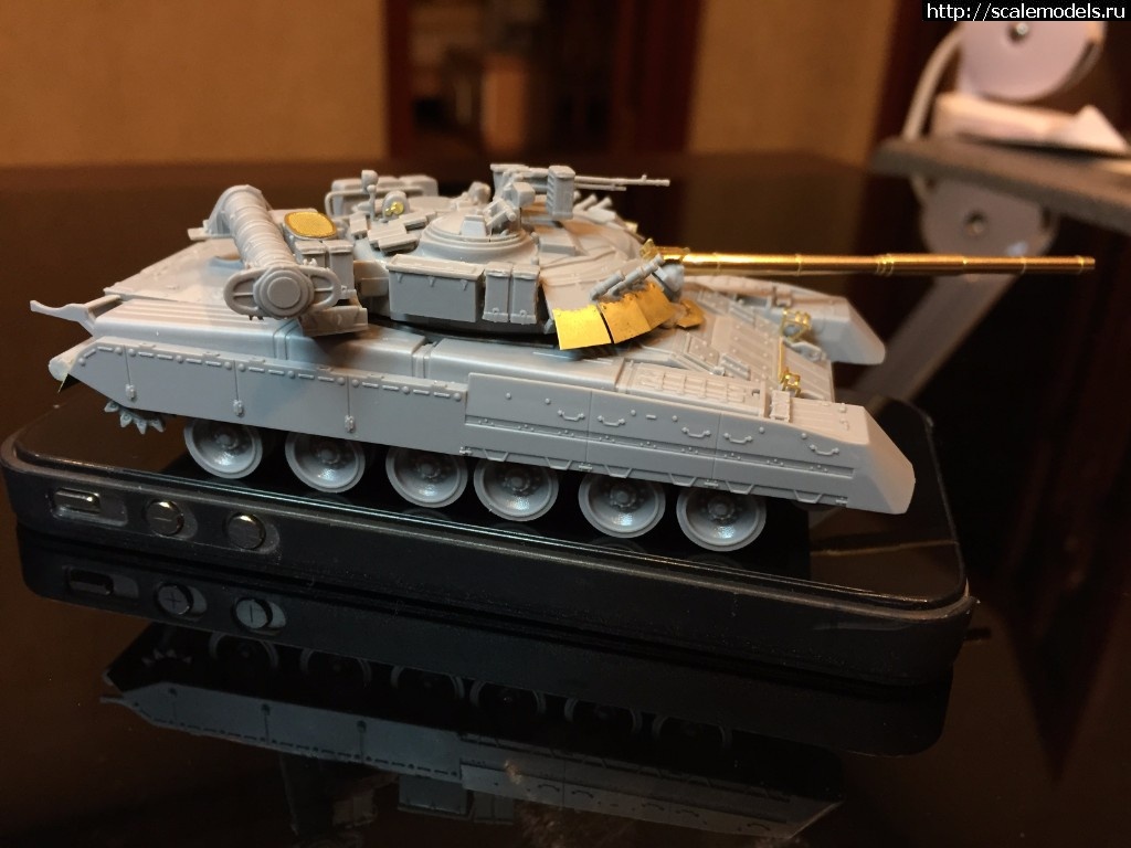  - Modelcollect T-80U 1/72 ()  