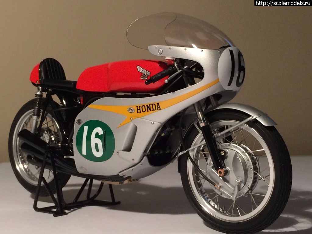 #1441538/ Honda RC166 GP RACER  