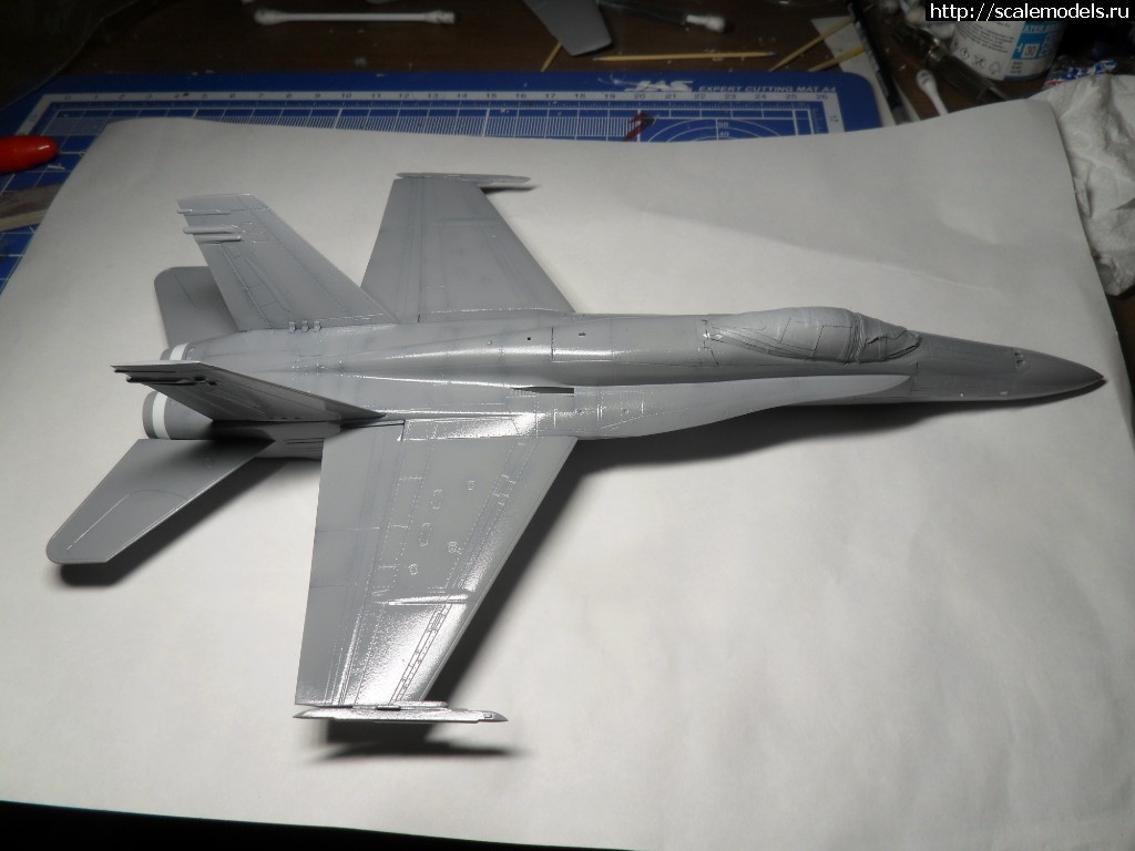 #1458263/ F/A-18A  1/72 Academy !  