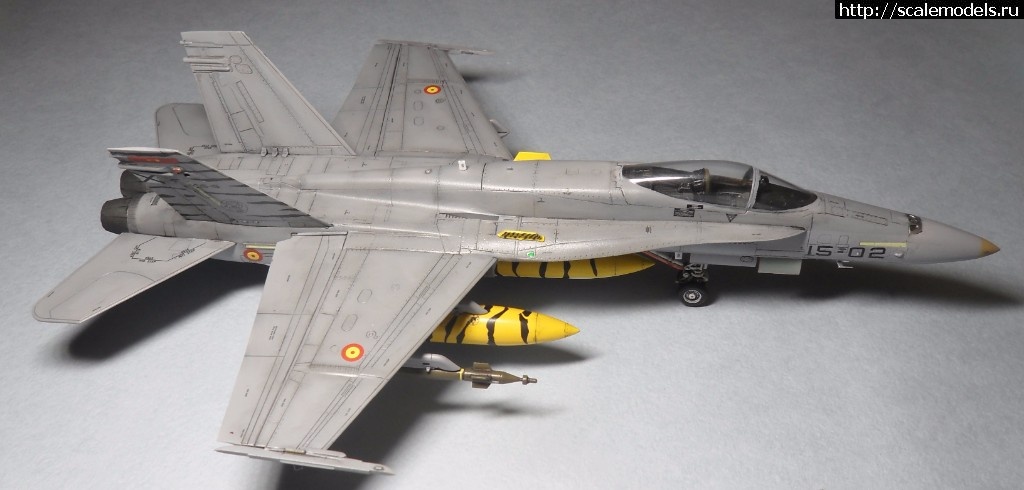 #1459829/ F/A-18A  1/72 Academy !  