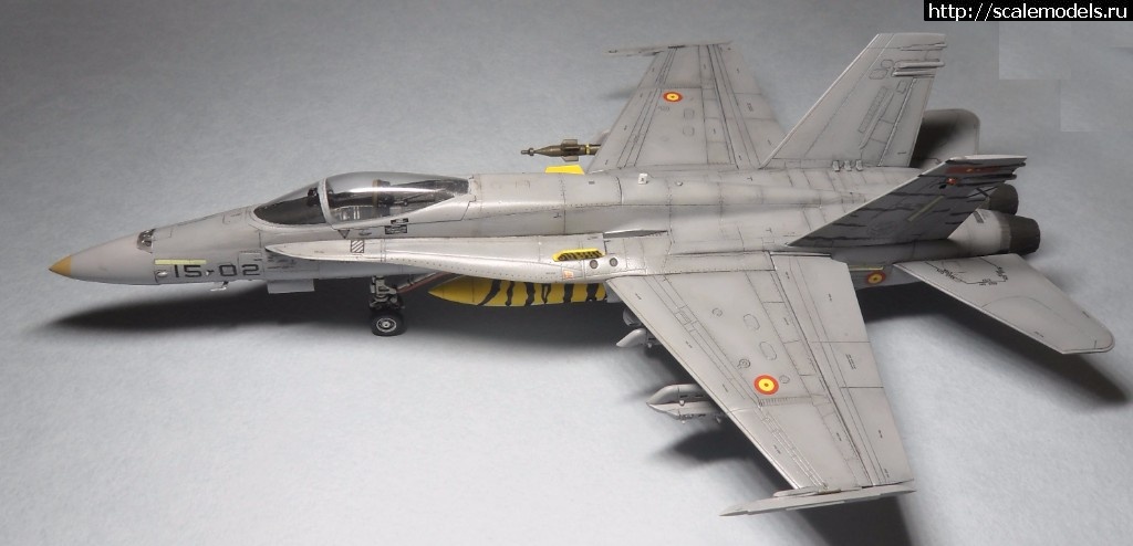 #1459829/ F/A-18A  1/72 Academy !  