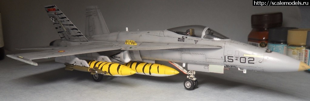 #1459829/ F/A-18A  1/72 Academy !  