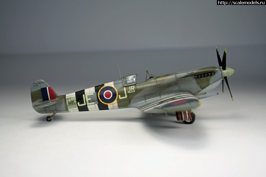 #1462521/ Spitfire Mk. IXe 1/72 Eduard   