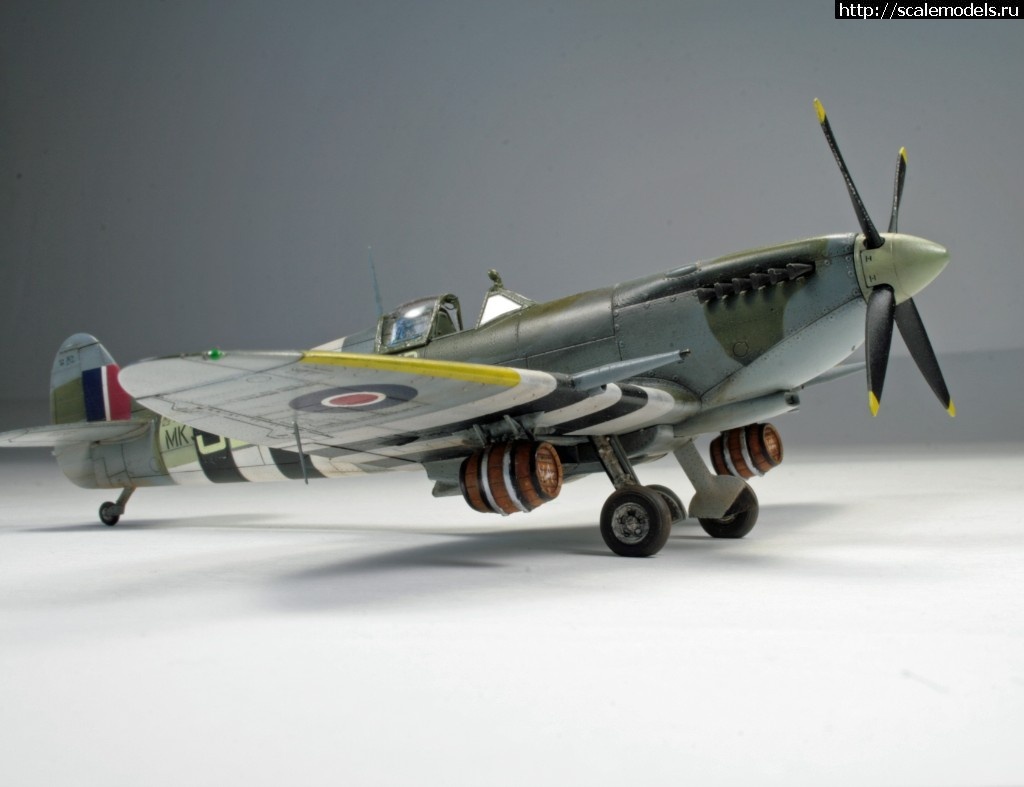 #1462521/ Spitfire Mk. IXe 1/72 Eduard   