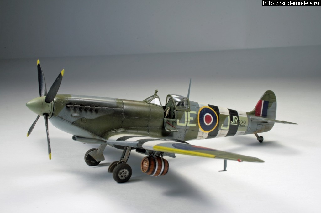 #1462521/ Spitfire Mk. IXe 1/72 Eduard   