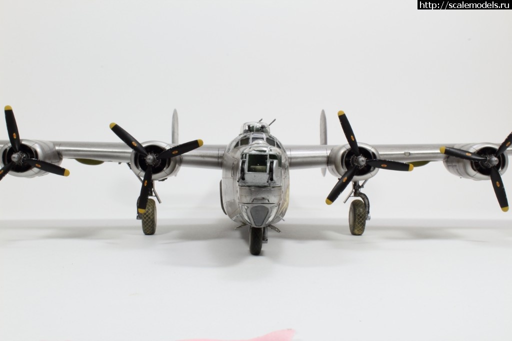 #1500383/ B-24J Hasegawa 1/72   