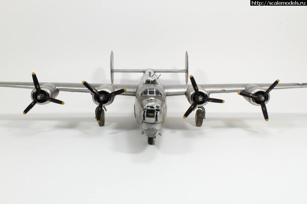 #1500383/ B-24J Hasegawa 1/72   