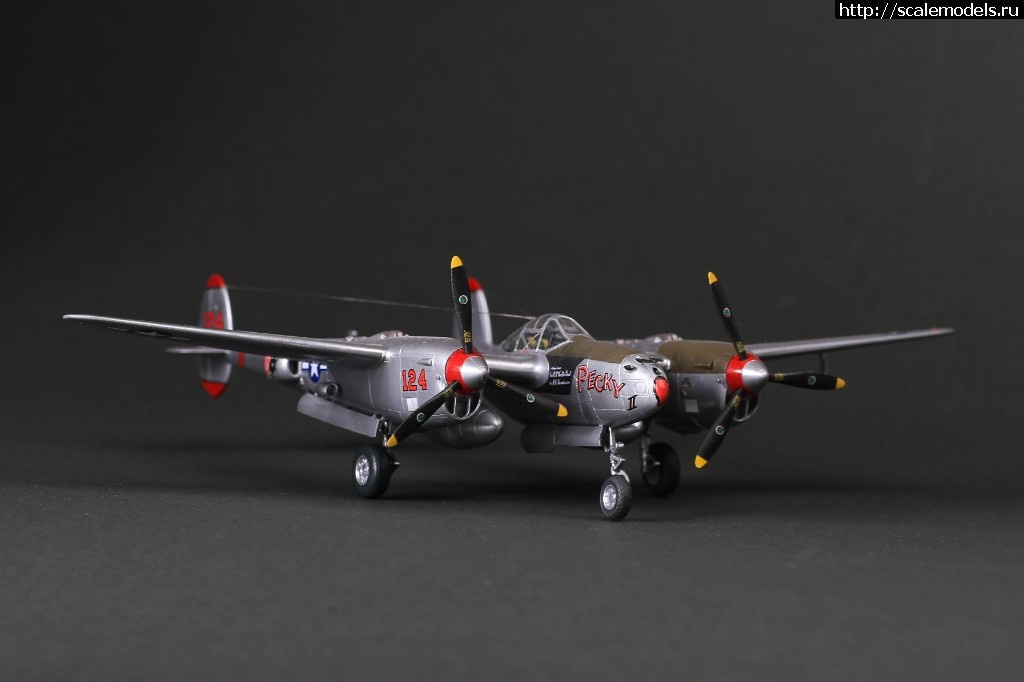 #1520187/ P-38L-5-LO 1/72 Hobby boss   