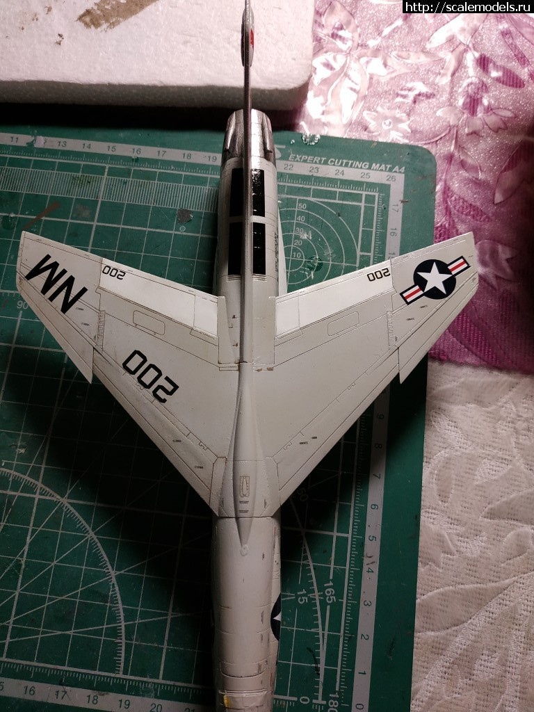 #1527739/ F-8J - " XX " - Academy 1/72  