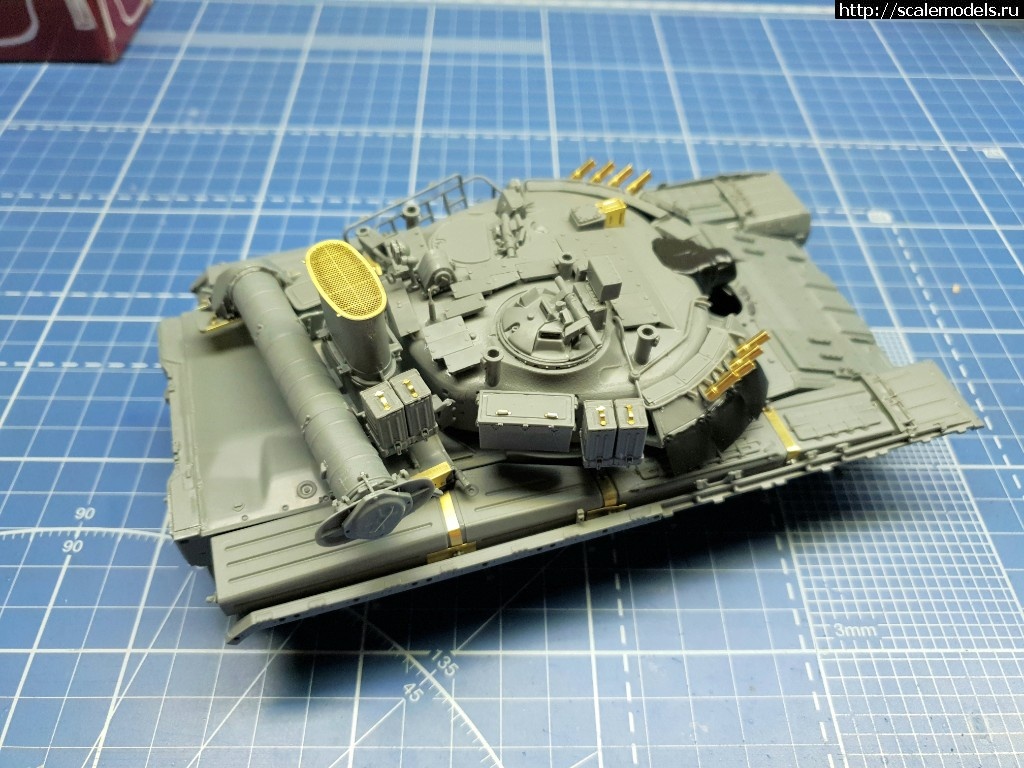 #1530091/ RPG Model 1/35 Russian MBT T-80U  