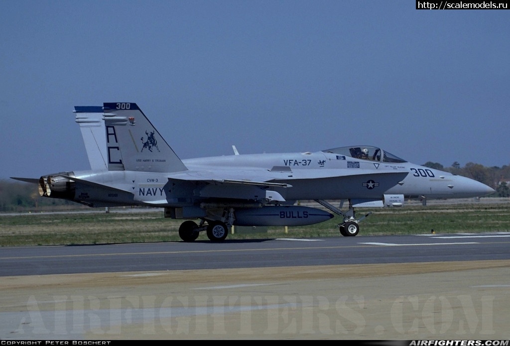 #1562230/ Academy 1/32 F/A-18C Hornet(#13288) -   