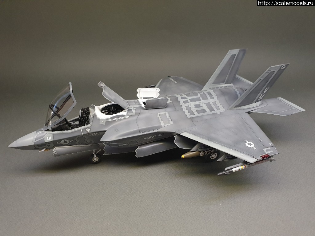 #1562890/ 1/48 KittyHawk F-35B Lightning II -   