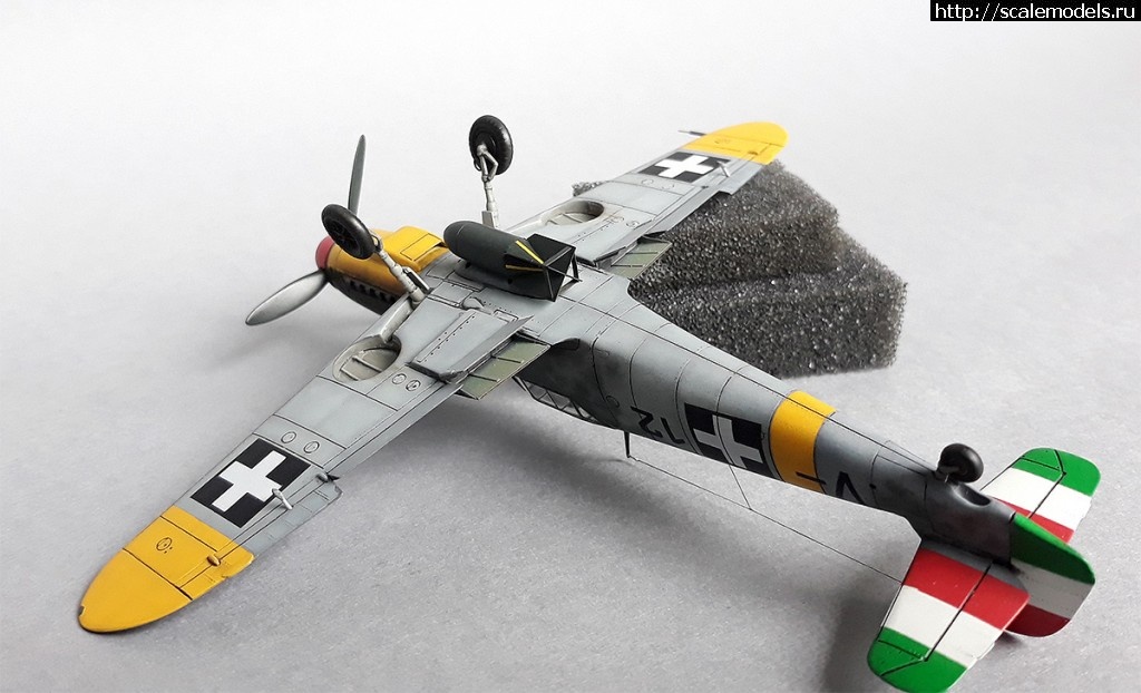 #1580918/ Messerschmitt Bf 109 F, AZ model, 1/72 .  