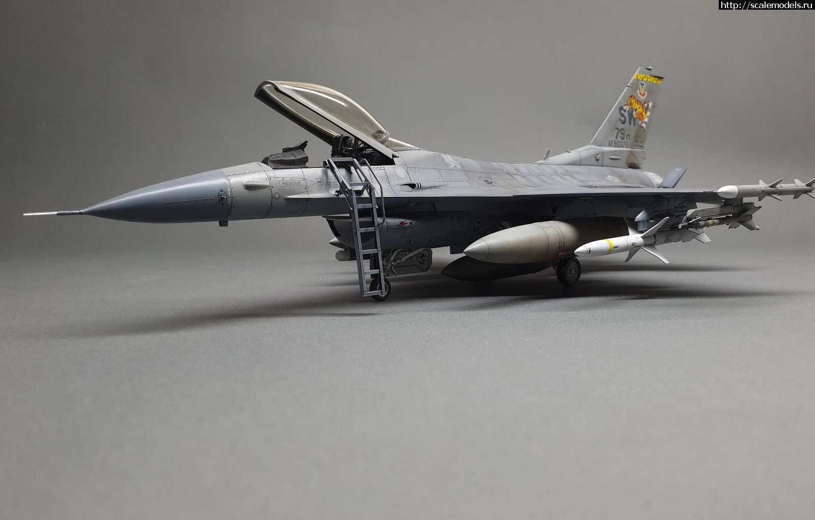 #1615307/ F-16CJ 1/48 Tamiya - !  