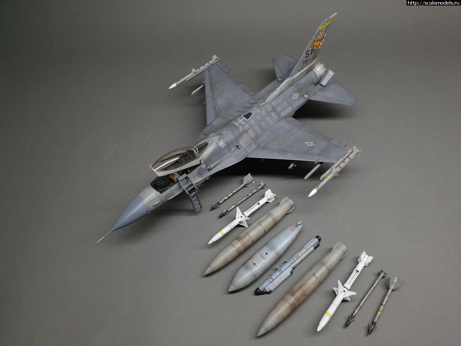 #1615307/ F-16CJ 1/48 Tamiya - !  