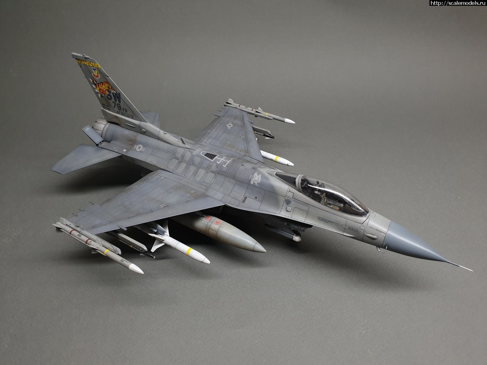 #1615307/ F-16CJ 1/48 Tamiya - !  