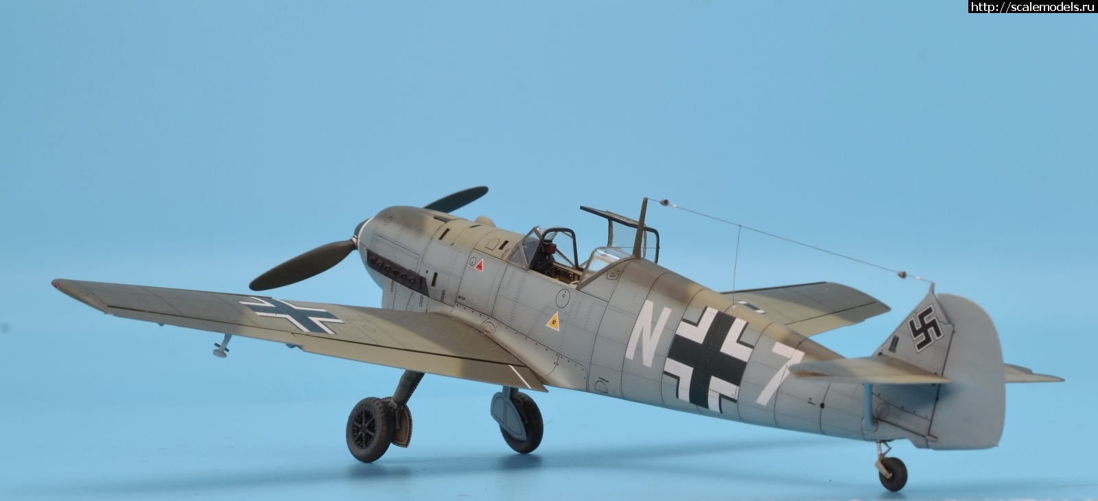 #1645076/ Bf 109 D 1/48 Modelsvit. .  