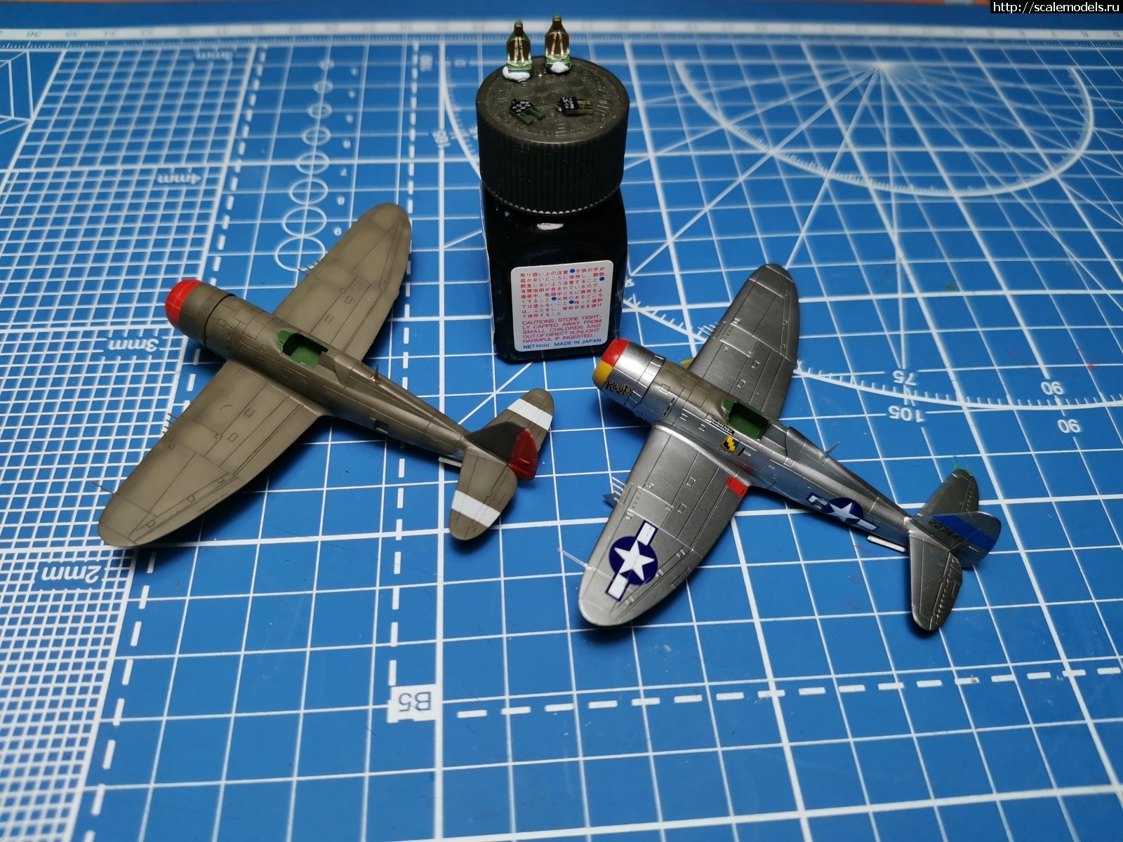 Platz 1/144 P-47D Thunderbolt Razorbacks -   