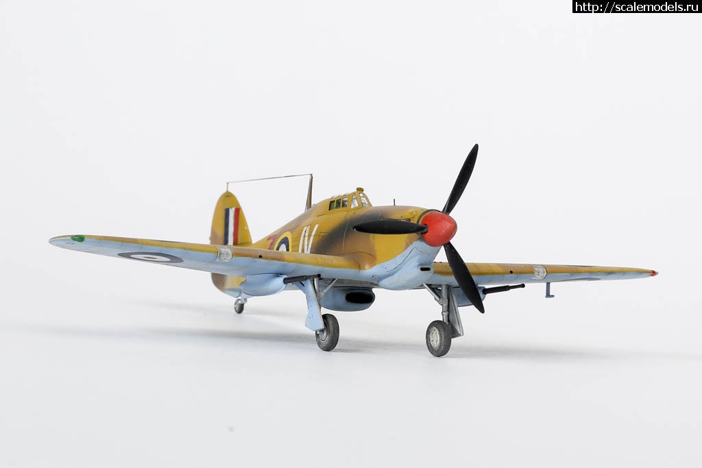 #1669944/ Hurricane Mk.II D Aml+Academy 1/72   