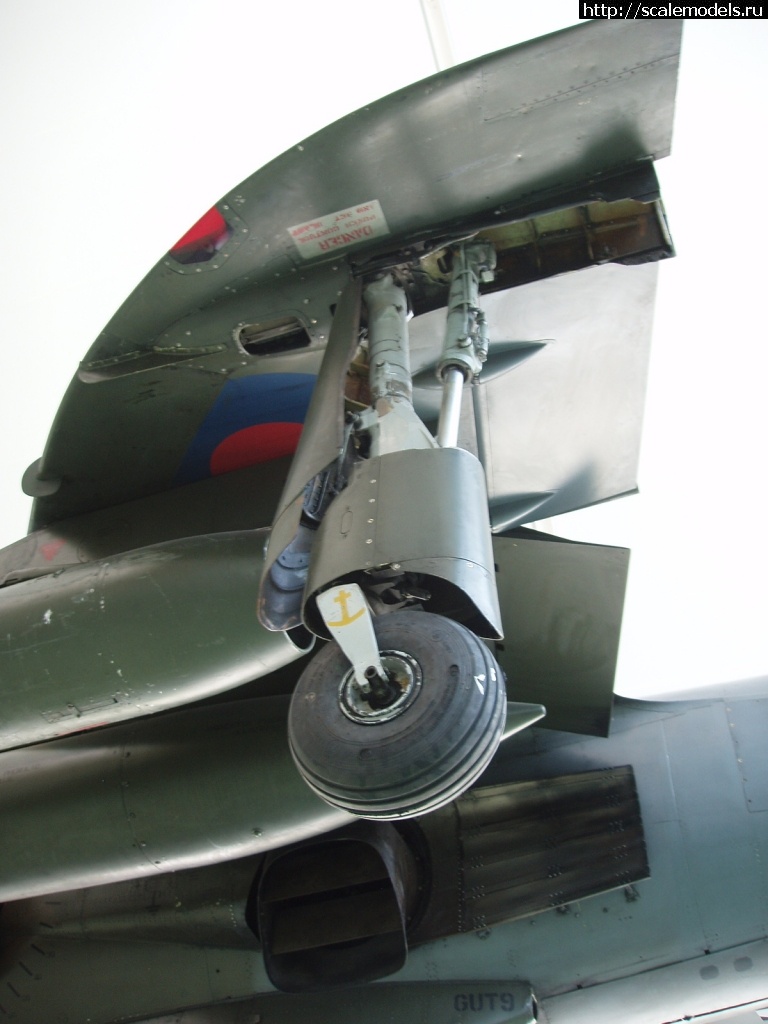 #1685917/ Harrier  T.4 / (Kinetic 1:48)  .  