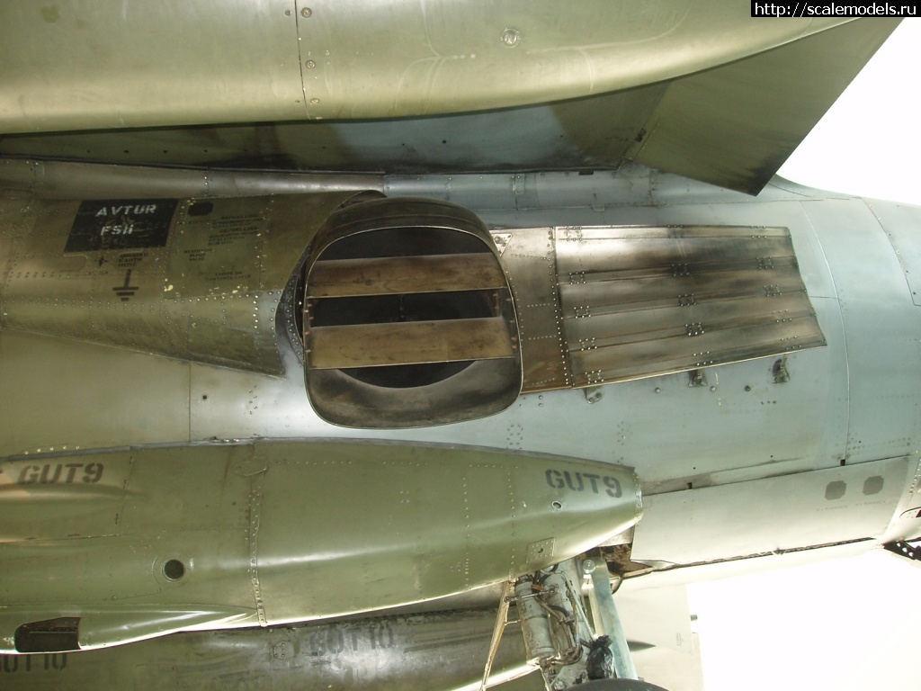 #1685917/ Harrier  T.4 / (Kinetic 1:48)  .  