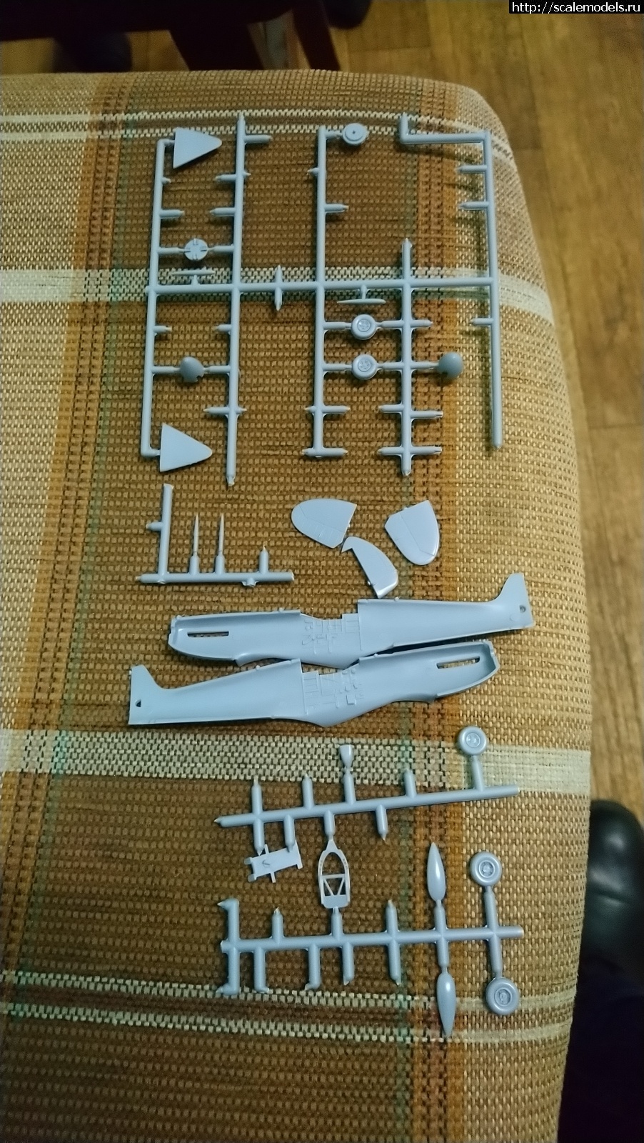 #1688147/ Spitfire Vb  Hobby Boss , 1/72  