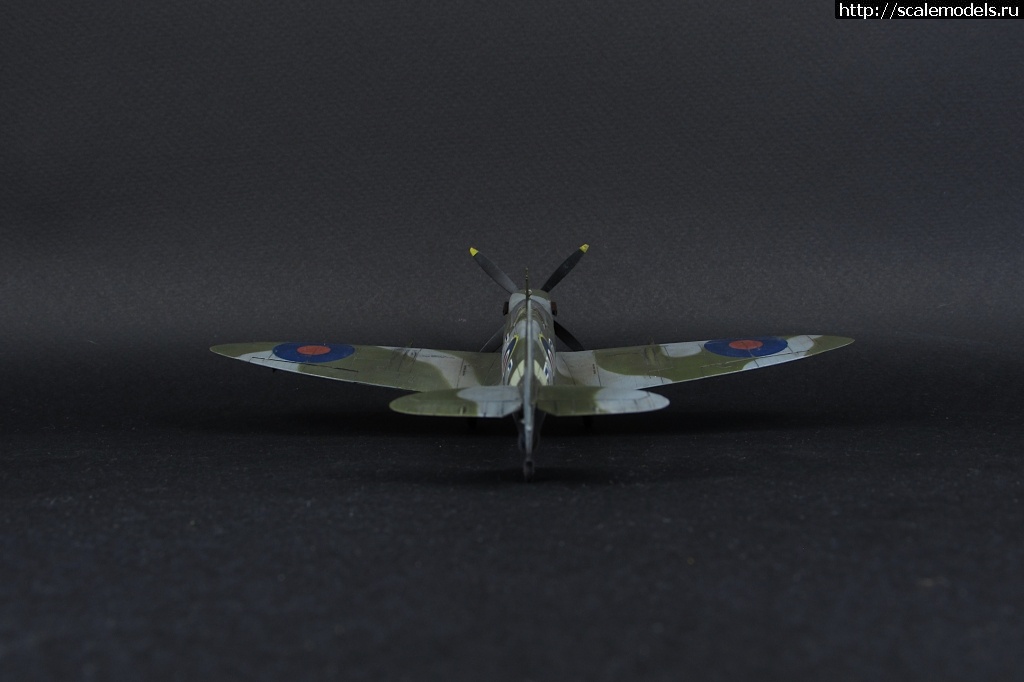 #1690744/ Spitfire Mk. VIII 1/72 Eduard     