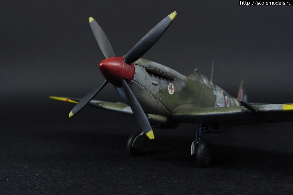 #1690744/ Spitfire Mk. VIII 1/72 Eduard     