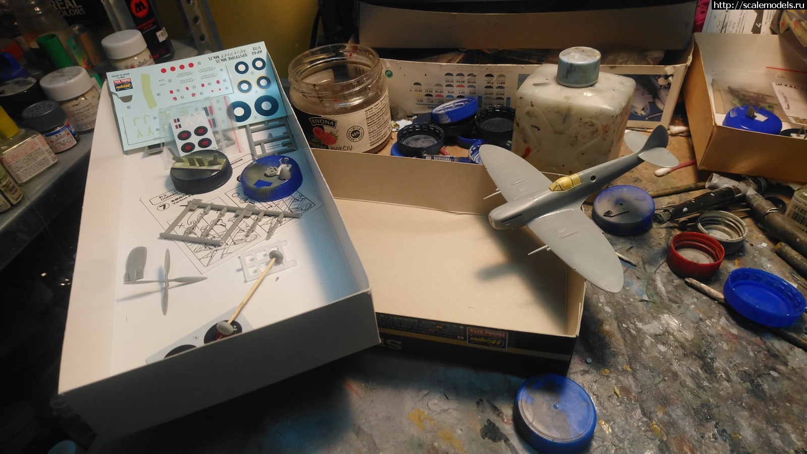 #1711752/ Spitfire FR Mk.IXC 1/72 Hasegawa   