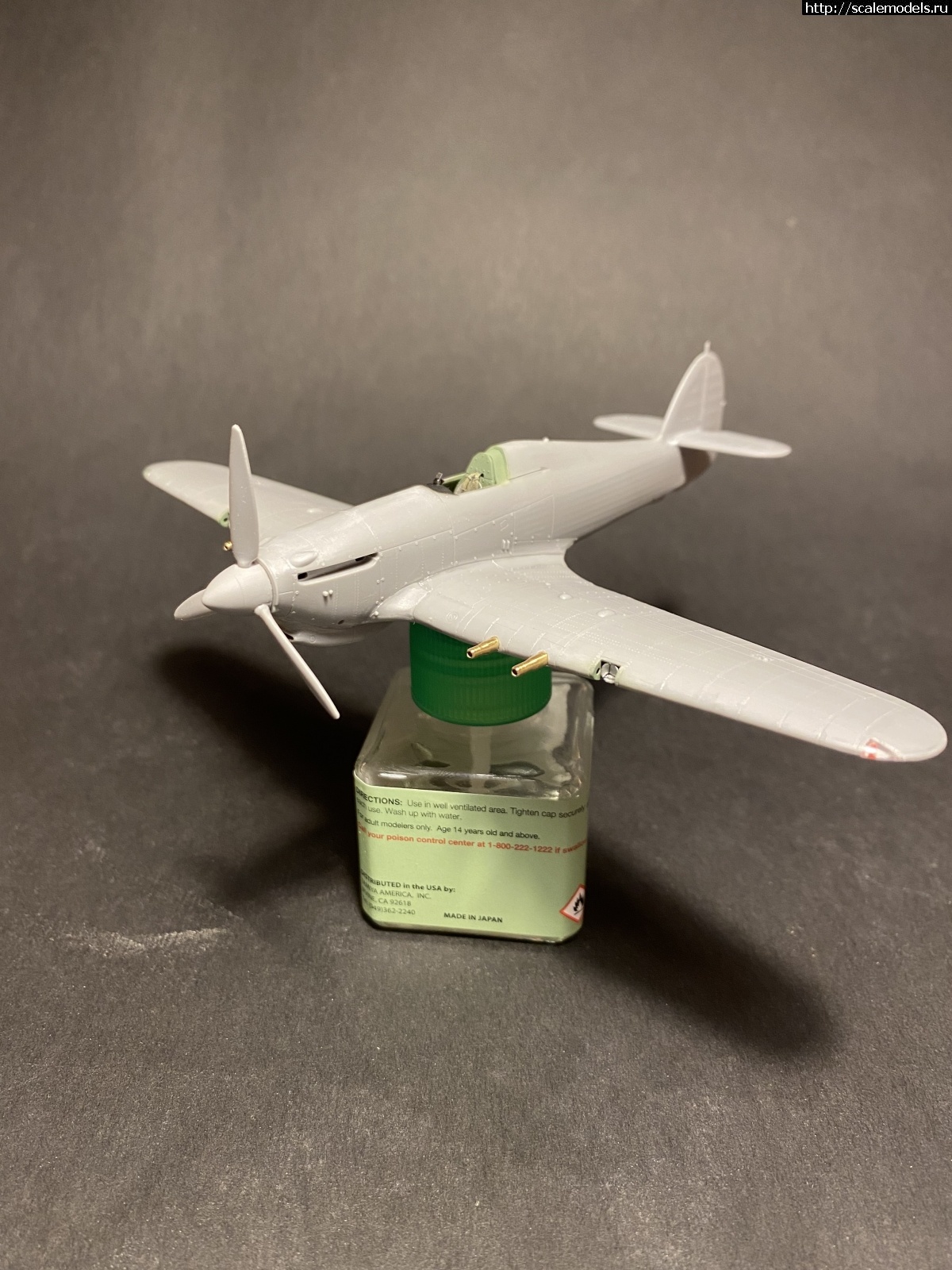 #1714923/ 1/72 Hurricane Mk.IIc trop, Arma hobby. .  