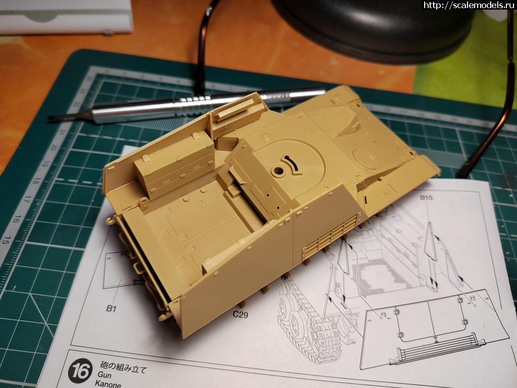 #1717681/ Tamiya Nashorn 1/48. .  