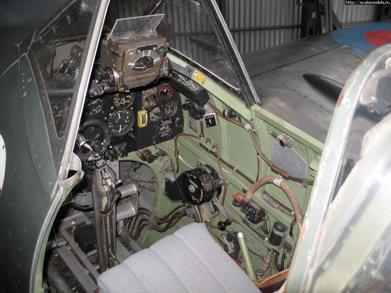 #1719091/ Spitfire Mk. Vb AZmodel  