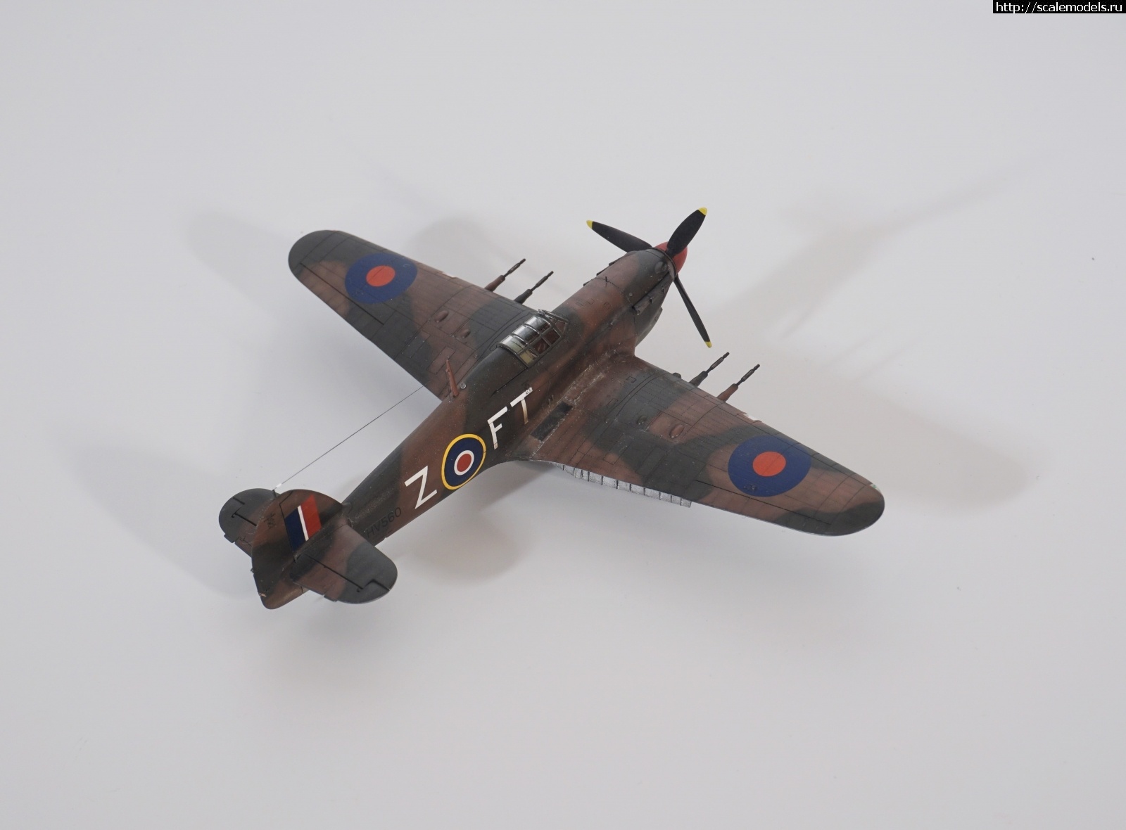 #1719398/ 1/72 Hurricane Mk.IIc trop, Arma hobby. .  