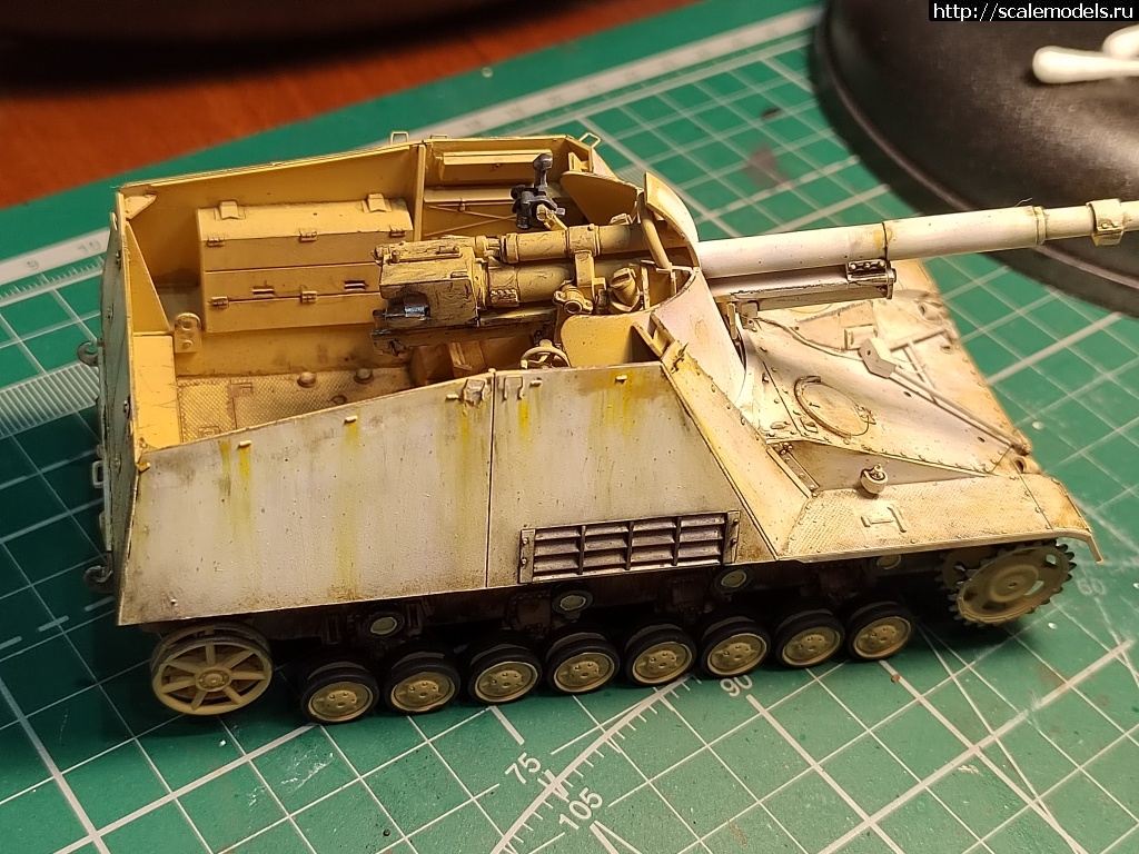 #1719927/ Tamiya Nashorn 1/48. .  