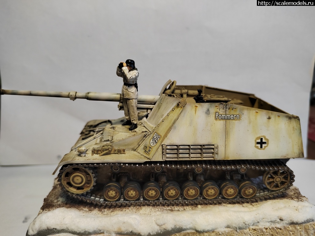 #1720404/ Tamiya Nashorn 1/48. .  