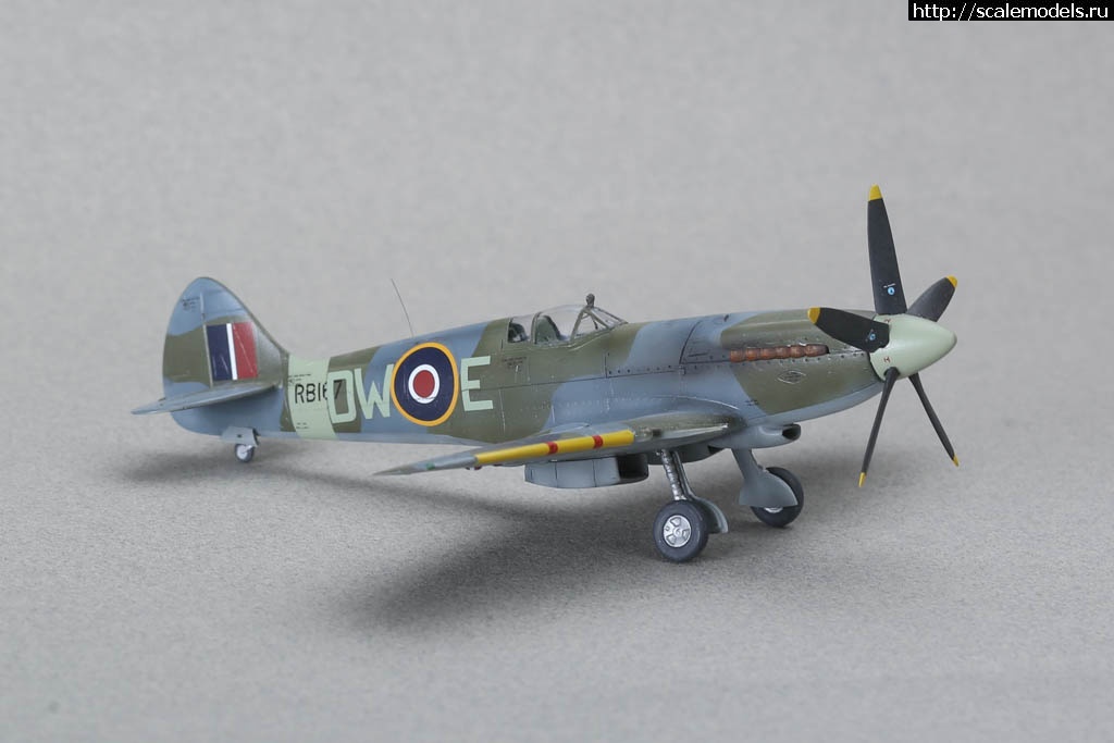 #1720685/ Spitfire Mk. XIVC 1/72 Sword   
