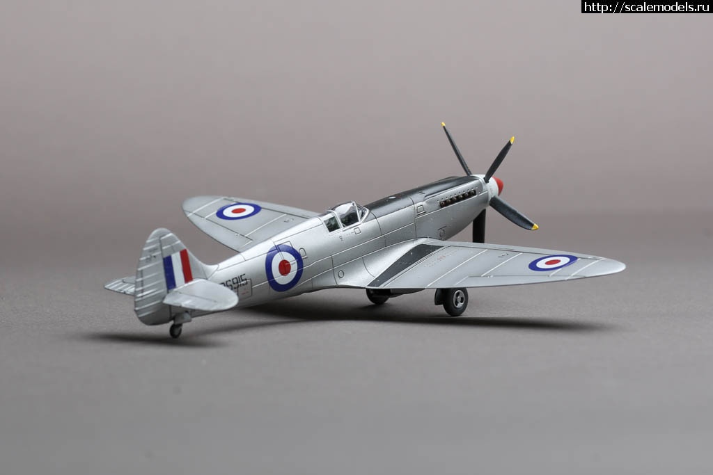 #1720688/ Spitfire PR XIX 1/72 Airfix   