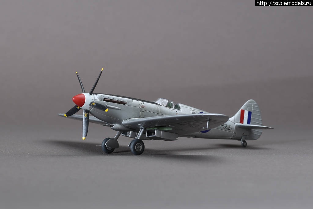 #1720688/ Spitfire PR XIX 1/72 Airfix   