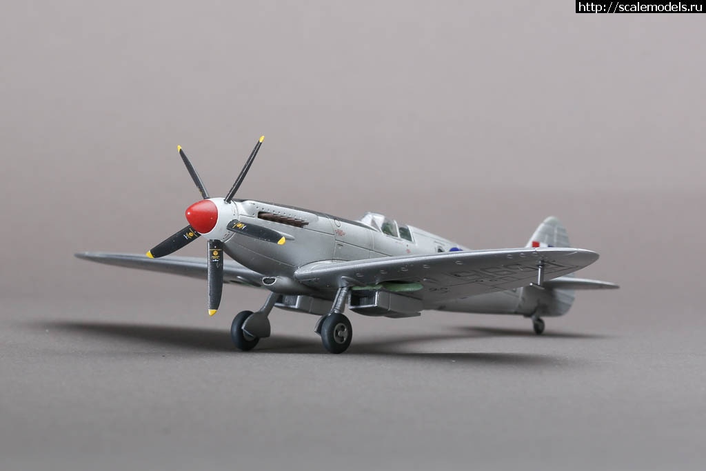 #1720688/ Spitfire PR XIX 1/72 Airfix   