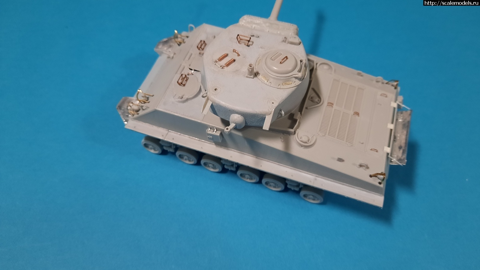 #1726197/ M4A3E8 Sherman 1/48 HobbyBoss  