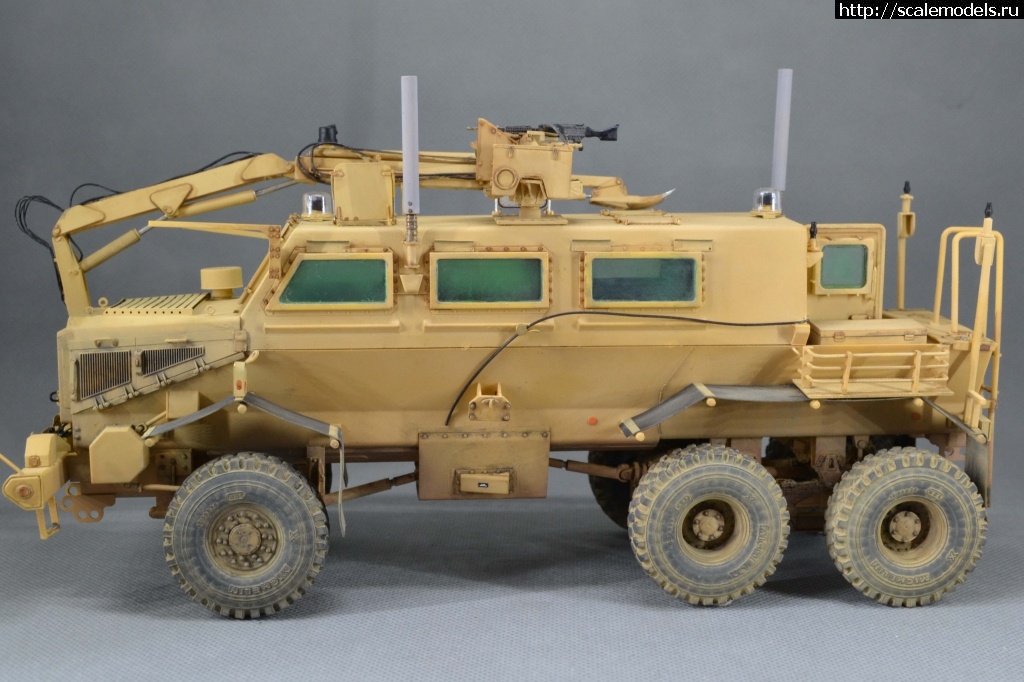 #1736784/ Bronco 1/35 MPCV Buffalo 6x6 - !  