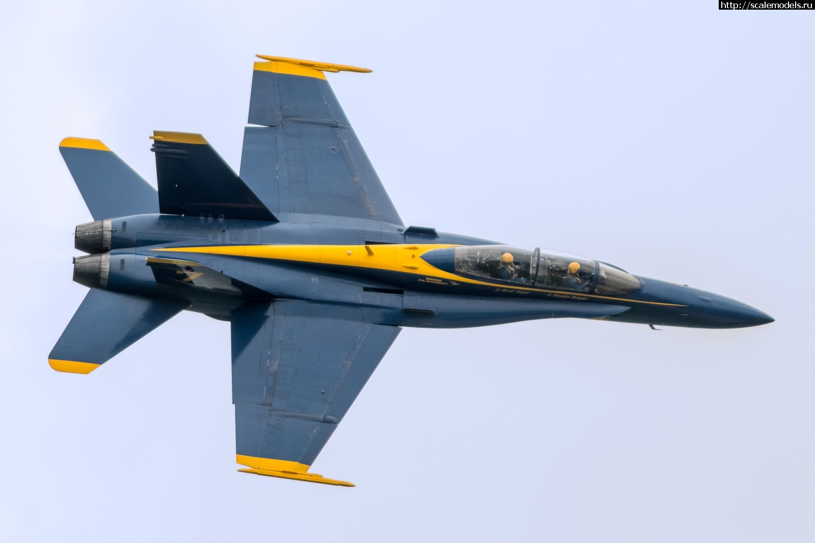 Kinetic 1/48 F-18 Blue Angels/ Kinetic 1/48 F-18 Blue Angels(#15725) -   