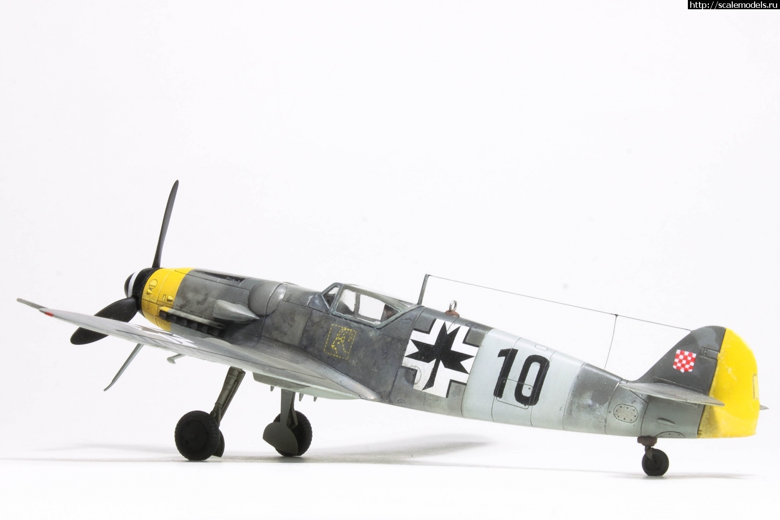 #1743915/ Messerschmitt Bf 109 G-14   1/72, Academy.   