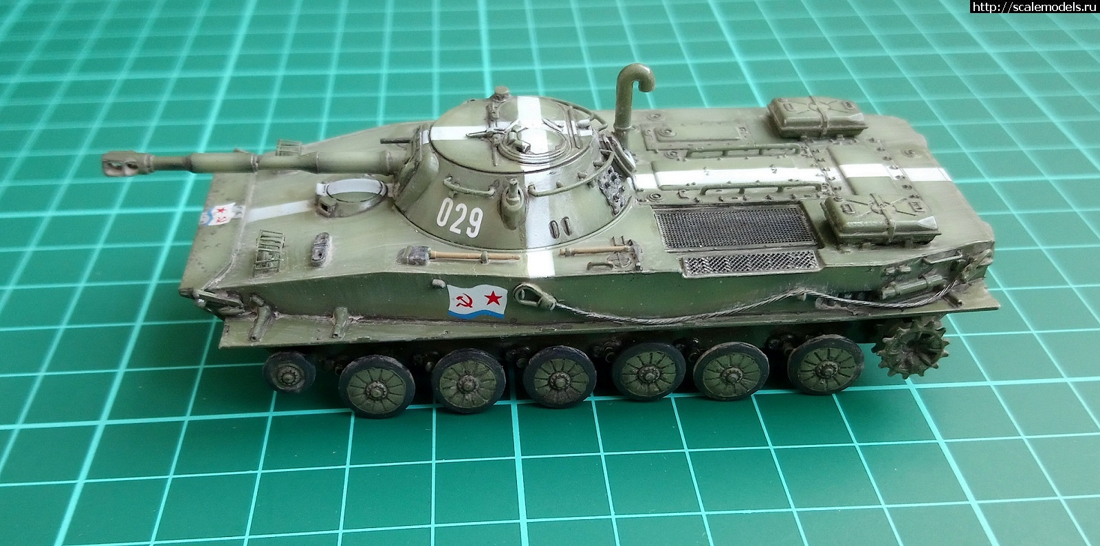 #1775933/ -76   Revell 1/72  