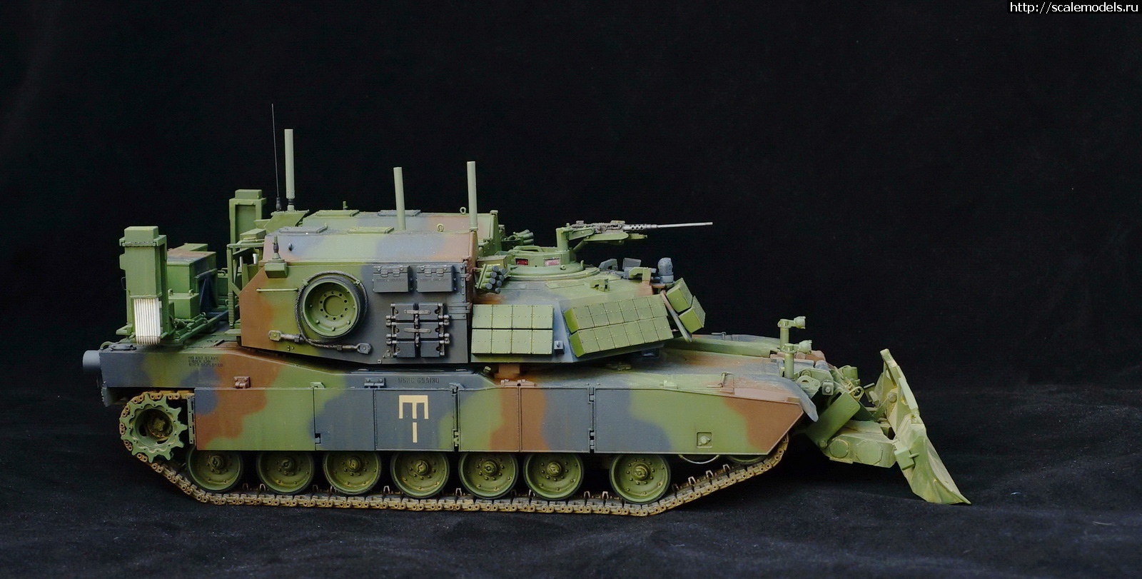 #1795866/ RFM 1/35 M1 Assault Breacher Vehicle (ABV)   